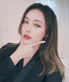 Pony Korean, Pony Makeup, Korean Makeup Look, Forbes 30 Under 30, Nails Brown, Ulzzang Korea, Summer Makeup Looks, Chic Makeup, 30 Under 30