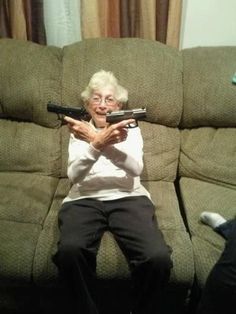 Funny Old People, Swag Pics, Funny Profile, Old Woman, Funny Profile Pictures, Thug Life, Really Funny Pictures, Bones Funny