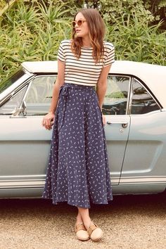 Eco Friendly Clothing Brands, Mode Tips, Silk Maxi Skirt, Skirt Maxi, Mode Casual, Eco Friendly Clothing, Mode Inspiration, Rock Style, Look Chic