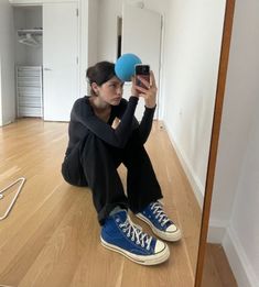 Blue Converse Outfit, Blue Converse, Outfits With Converse, How To Pose, 가을 패션, Jeans Boyfriend, Aesthetic Outfits, Outfits Aesthetic