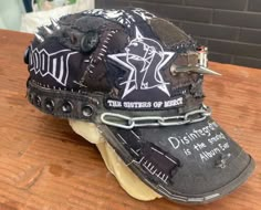 Elder Punk, Punk Diy Ideas, Punk Hats, Punk Crafts, Punk Hat