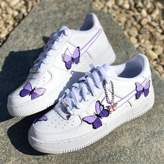 #ladyshoes #shoes #womenshoes #sandals #footwear #fashionshoes #menshoes #sale #fashion #footweardesign #womensshoes #ootd #kidsshoes #lady #luxury Custom Forces, Painted Af1, Art Skateboard, Custom Sneakers Diy, Nike Design, Shoe Designs