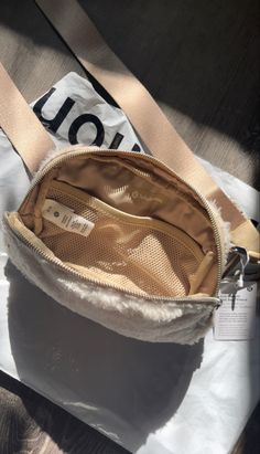 Fleece Fanny pack Lululemon Fannypack, It Girl Style, Belt Bag Outfit, What's In My Purse, Pop Aesthetic, Girly Pop, Belt Pack, Handbag Collection