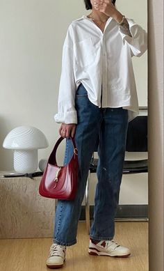 Women's Long Sleeve Oversized Button Down T Shirt Blouse Top Casual Work Shirt, business casual outfit, white poplin shirt, spring outfit, women's fashion, casual outfit, summer outfit Looks Adidas, Skandinavian Fashion, Chique Outfits, Red Purse, Uni Outfits, Casual Day Outfits, Moda Vintage