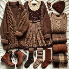 Midwest Fashion Outfits, Cozy Autumn Aesthetic Outfit, Gremlincore Outfits Winter, Dark Acedamia Core Outfit, Tomboy Cottagecore Outfits, Cottage Core Winter Aesthetic, Redhead Winter Outfits, Coffee Shop Vibes Outfit, Earthy Academia Outfits