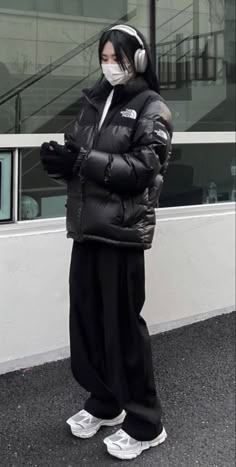 Outfit Ideas Sweatpants, Outfit For Rainy Day, Black Puffer Jacket Outfit, Sweatpants Outfit Ideas, Puffer Jacket Outfit, Korean Summer Outfits, Streetwear Korean, Fall Streetwear