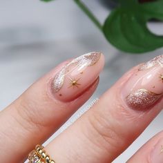 Cat Eye Nails With Chrome, Simple Nails Design Almond, Thanksgiving Cat Eye Nails, Winter Cat Eye Nails, Cat Eye Star Nails, Gel Manicure Cat Eye, Fall Nails Cat Eye, Neutral Cateye Nail, Cat Eye And Chrome Nails