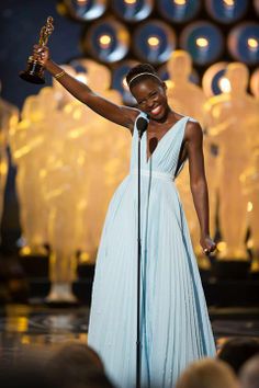 Lupita Oscar 2014 Oscar Award Aesthetic, Awards Aesthetic, Oscars Aesthetic, Hollywood Aesthetic, Oscars 2014, Famous Lifestyle, Oscar Fashion