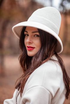 Ivory Millinery Couture Asymmetrical Crown Wide Brim Women - Etsy Ukraine White Fedora With Curved Brim, Cream Fedora Hat For Winter, Cream Fedora Winter Hat, Elegant White Felt Hat For Winter, White Fitted Felt Hat With Curved Brim, White Elegant Fedora, Cream Fall Hat With Short Brim, White Felt Hat With Short Brim, Winter Cream Fitted Fedora