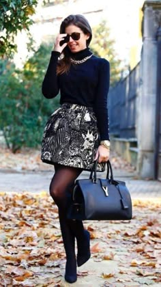 How To Wear Turtleneck, Regal Clothes, Autumn Styles, Turtleneck Outfit, Winter Mood, Traje Casual, Outfit Trends, Winter Outfits For Work, Black Turtleneck