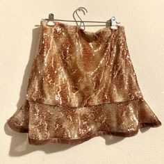 Womens Y2K No Tag Gold Sequin Party Skirt Size M/L Made Of A Stretchy Material. Looks Amazing And Stands Out. Perfect For The Night Club Dance Floor, Or Walk In The Park, You'll Look Great For The Summer Time, Whether You're In France, A Small Town, Or NYC, This Skirt Is A Must Have For Anyone Looking To Add Some Shine To Their Closet. Tags: Patterned Vintage Fashion Style Comfortable Going Out Cocktail Party 2000s Fancy Dinner Y2K Fiesta Mexico. 95% Viscose, 5% Elastane. Night Club Dance Floor, Club Dance Floor, Night Club Dance, Club Dance, Party Rock, Sequin Party, Party Skirt, Fancy Dinner, Gold Sequin