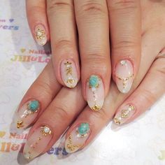 Very Middle Eastern to pair turquoise with gold, 24K gold actually.. It's stunning!! BUT, I would not do these stones, protruding from the nail.. I just don't like how it looks.. I'd use polish, and I think the look would be better... Nail Art Zodiac Signs, Runway Nails, Holiday Nail Art