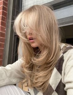 Blonde Hair Pale Skin Green Eyes, Blond Wolf Cut, Blond Medium Length Hair, Haircut Women Long, Blonde Wolf Cut, Ashley Lee, Blonde Hair Pale Skin, Hair 360, Brown Hair Inspo