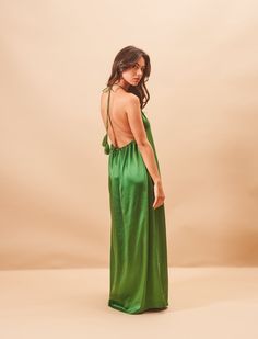 Immerse yourself in elegance with our Sofya back dress, an emerald green satin creation embodying both sensuality and absolute chic. This maxi-long dress is madly sexy, while maintaining an incredibly sophisticated look, perfect for celebrating all occasions, whether small or large.
Its luxurious texture of the satin caresses the skin, enveloping you in divine comfort while giving you a remarkable look in a glamorous evening or an elegant ceremony. With its attractive nude back, the Sofya dress is designed to captivate looks and make you feel irresistibly beautiful.





• Bare back

• Maxi-long dress
• Oekto-tex wire cord with Lurex details




Sensual and chic, perfect for all occasions


Our style advice:  Accompany it with sparkling jewelry and high heels for a look that will make the Green Maxi Length Backless Dress For The Beach, Chic Green Backless Maxi Dress, Green Backless Maxi Dress With Back Opening, Sleeveless Green Satin Backless Dress, Green Backless Beachwear Dress, Bare Back Dress, Athena Dresses, Green Satin, Beach Dresses