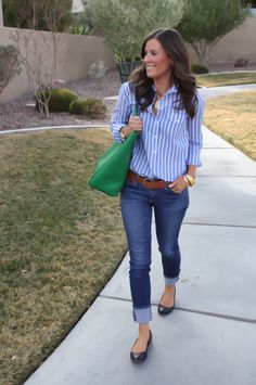 Vestiti In Jeans, Blue Oxford Shirt, Casual Chic Outfits, Looks Jeans, Rolled Up Jeans, Mode Casual, Cute Preppy Outfits