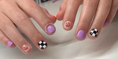 30 Short Nail Designs That Prove No Canvas Is Too Small Diy Rainbow Nails, Best Nail Shape, Classic Nail Art, Nail Designs For Short Nails, Daisy Nail Art, Negative Space Nail Art, Designs For Short Nails, Daisy Nails, Pointed Nails