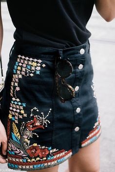 Denim Skirt Outfit, Boho Denim, Embroidered Skirt, A Skirt, Skirt Outfit, Jeans Rock, Boho Look, Denim Jackets