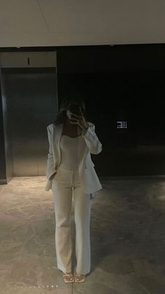 Business Woman Fits, Baddie Lawyer Outfits, Court Fits Women, Buissness Asthetic Women, White Formal Outfits For Women, Classy Business Women Outfits, Bussiness Aesthetic Girl Outfits, Retro Feminine Style, Perfessional Outfits Classy