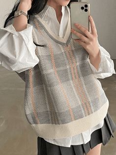 Vintage Checkered V Neck Sweater Vest - AnotherChill Plaid Sweater Vest, Vest Tops Women, Looks Pinterest, Plaid Vest, Grey Vest, Plaid Sweater, Sweater Vest Women, Knitted Tops, Vintage Plaid