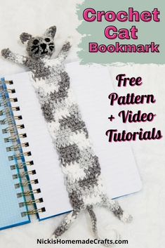 the crochet cat bookmark is made from yarn and has a pattern on it