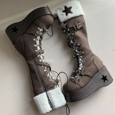 #fashion #y2kaesthetic #stars #boots Dr Shoes, Cute Shoes Heels, Funky Shoes, Fancy Shoes, Girly Shoes, Aesthetic Shoes, Swag Shoes, Swaggy Outfits, Really Cute Outfits