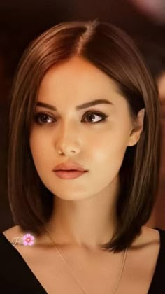 Easy Trendy Hairstyles, Quinceanera Hairstyles, Medium Length Hair Cuts, Hairstyles Haircuts, Brunettes, Hairstyle Ideas, Down Hairstyles