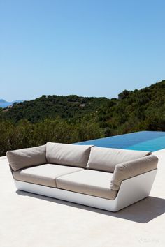 Click Here to know more about GANSK unique Solutions for Outdoor Sofa, combining fiberglass with the most durable finishes and materials in a wide range of options.