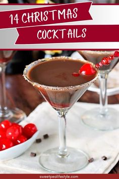 Get ready for a jolly good time with 14 creative Christmas cocktails using Baileys! This pin offers an exciting selection of drinks, from the creamy to the refreshing, all perfect for holiday cheer. Whether you’re hosting a party or enjoying a cozy night in, these festive cocktails will make your season brighter! Christmas Drinks With Baileys, Drinks With Baileys, Baileys Cocktails, Peppermint Vodka, Christmas Drinks Recipes, Christmas Party Drinks, Gingerbread Syrup, Drink Garnishing, Holiday Chocolate