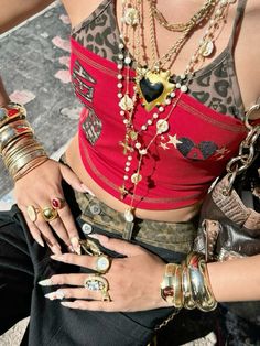 Food Truck Festival Outfit, Y2k Maximalist Fashion, Maximalist Jewelry Outfit, Maximalism Aesthetic Outfit, Maximalist Jewelry Aesthetic, Maximalist Summer Outfits, Maximalism Outfit, Maximalist Accessories, Maximalism Fashion