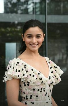 Alia Bhatt Photoshoot, Photoshoot Pics, Hot Images, Indian Designer Outfits, Of Model, Designs For Dresses, Indian Fashion Dresses