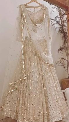 Lehnga For Bride Sister Indian Simple, Lehnga For Bride Sister Indian, Lehnga For Sisters Wedding, Party Lengha, Lehenga Designs For Brides Sister, Lengha Ideas, Sister Wedding Lehenga, Lehnga Ideas For Sister Wedding, Shaadi Lehenga For Sisters