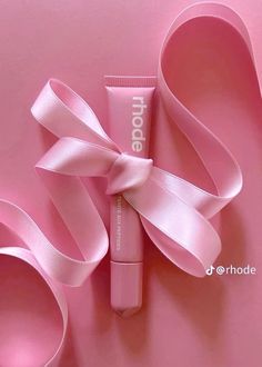 #rhode #lipgloss #hailey Product Photography Ideas Lip Gloss, Lipgloss Aesthetic Lips, Lip Tint Photography, Lipgloss Branding, Sephora Wallpaper, Hailey Makeup, Lip Gloss Photography, Pink Ribbon Aesthetic, Lipgloss Photography