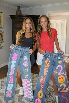 Spirt Jeans Homecoming, Superhero Homecoming Theme Outfits, Homecoming Senior Pants, Senior Jeans Inspo 2025, Group Day Ideas Spirit Week, Hoco Jeans Ideas, Senior Year Overalls, Senior Sunrise Jeans, Cute Senior Jeans