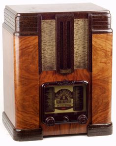 an old fashioned radio sitting on top of a wooden stand