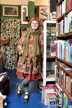 Old Clothing Patterns, Old Hag Fashion, Marcia Lois Riddington, Grannycore Outfit, Me Made Wardrobe, Old Lady Outfits Ideas, Granny Chic Fashion Advanced Style, Grandma Core Outfit