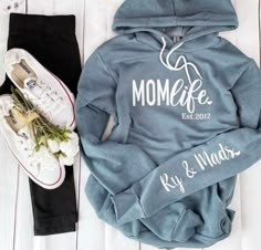 Idee Cricut, Mom Sweater, Mom Hoodies, Vinyl Shirts, Mama Sweatshirt, Dad Life, Sweater Gift, Mom Sweatshirt