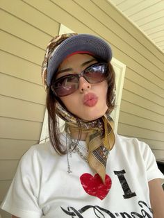 #fashion/ #cap and #bandana /#rihanna #style /#haileybieber #inspo/ #2024trends Cap Inspo Outfit, Scarf With Cap Style, Bandana And Hat Combo, Hailey Bieber Scarf, How To Style Bandanas Outfits, How To Style Bandana, Rihanna Bandana, How To Style A Bandana, Bandana Outfit Aesthetic