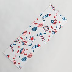 an american flag themed wrapping paper with stars and stripes on the edges, along with red white and blue confetti