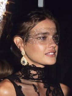 Natalia Vodianova Aesthetic, Masquerade Party Outfit Dresses, Surrealist Party, Masquerade Aesthetic, Masquerade Party Outfit, Venice Masquerade, Masquerade Ball Outfits, Masquerade Makeup, White Masquerade