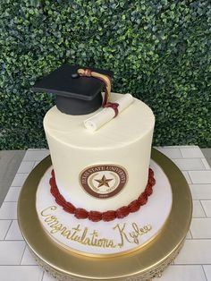 a graduation cake with a cap on top