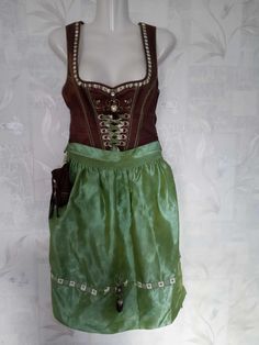 A vintage Austrian-style dress, perfect for Oktoberfest or other costume parties. European size 42. Austrian Style, German Oktoberfest, Oktoberfest Costume, German Dress, Dirndl Dress, Costume Parties, Dress Clothes For Women, Costume Party, Style Dress