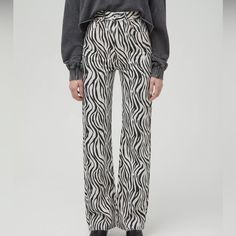 Pull&Bear | Zebra Print Wide Leg Jeans With Frayed Hem Nwot New Without Tags Size: 2 Msrp $45.90 Sold Out Online *Smoke-Free, Pet-Free Home Questions? Leave A Comment Below! #Pullandbear #Animalprint Zebra Jeans, Bear Pants, Pull Bear Jeans, Pull And Bear Jeans, Denim Ideas, Pull And Bear, Print Trends, Pants Pattern, Zebra Print