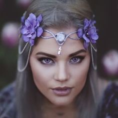 Elvish Crown, Elven Cosplay, Elven Hairstyles, Elven Crown, Looks Hippie, Crown Headdress, Flower Tiara, Rose Lipstick, Fairy Clothes