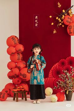 Diy Lunar New Year Decoration, Lunar New Year Decoration Ideas, Chinese New Year Photo Booth, Tanglung Cina, Chinese New Year Photoshoot, Chinese Theme Parties, Lunar New Year Decoration, Cny Decoration, Cny 2025