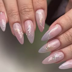 woman,hand,pink nails,white nails,manicure,stylish,chic,beauty,fashion,close-up,fingers,nails,feminine,elegance,cosmetics,pampering,grooming,trendy,nail art,clean,well-kept,well-manicured,polished,beauty salon,hands,youth,personal care,nail color,nail design,decorative,aesthetic,fashionable,painted nails,elegant,beauty treatment,self-care,acrylics,press-on Kelebek Nail Art, Light Pink Almond Nails, Holloween Nails, Festive Nail Designs, Formal Nails, Light Nails, Long Nail Designs, Daisy Nails, Nails Prom