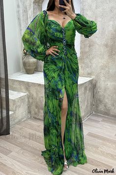 OliviaMark - Exquisites Abendkleid mit gefaltetem V-Ausschnitt und elegantem Farbübergang Evening Dresses With Sleeves, Dress Sleeve Styles, Formal Jumpsuit, Off Shoulder Fashion, Romantic Dress, Sleeve Dresses, Lantern Sleeve, Lantern Sleeves, Buy Dress