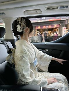 Japanese Bridal Kimono, Japanese Wedding Dress Kimonos, Traditional Japanese Clothing Woman, Kimono Hairstyle, Japanese Wedding Dress, Japanese Wedding Kimono, Traditional Asian Clothing, Japanese Princess, Diy Kimono