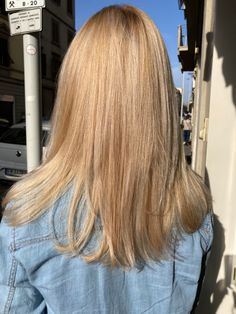 Medium Hair Cuts Blonde, Blonde 2023, Perfect Blonde Hair, Dyed Blonde Hair, Cold Outfits, Dark Blonde, Long Hair Women