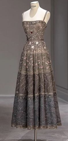 Paolo Sebastian Dresses, Paolo Sebastian, Glam Dresses, Looks Vintage, Fancy Dresses, Ball Dresses, On Display, A Dress, Couture Fashion