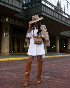 19 Effortless Fall Fashion Outfit Ideas Featuring Hats Effortless Fall Fashion, Effortless Style Fall, Fall Fashion Outfit Ideas, Fall Loungewear, Mia Mia Mine, Vision 2024, Winter Date Night Outfits, Chic Fashionista